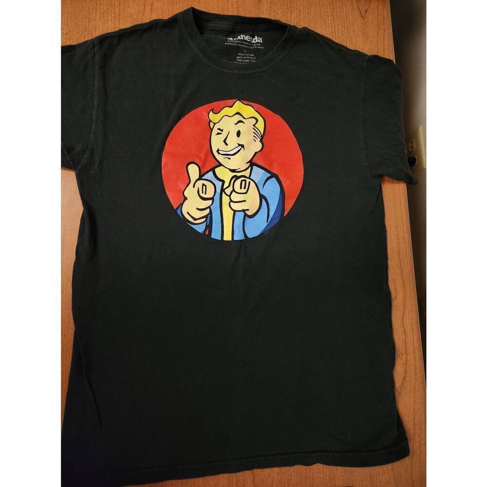 Fallout 3  vegas Bethesda pip boy thumbs up t shirt size Medium  black